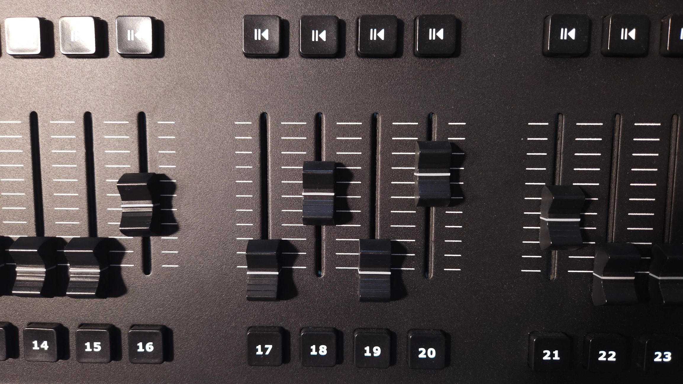 sound mixing console